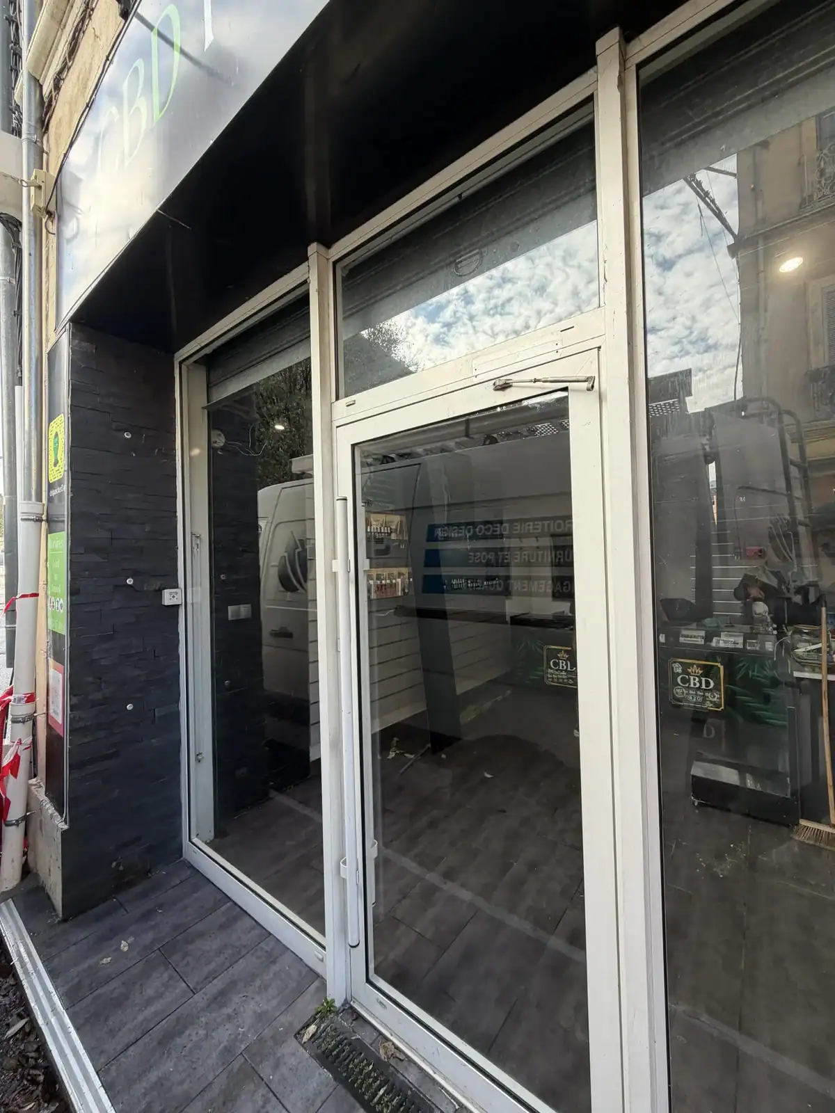 Après - Intervention sur vitrine professionnel.webp