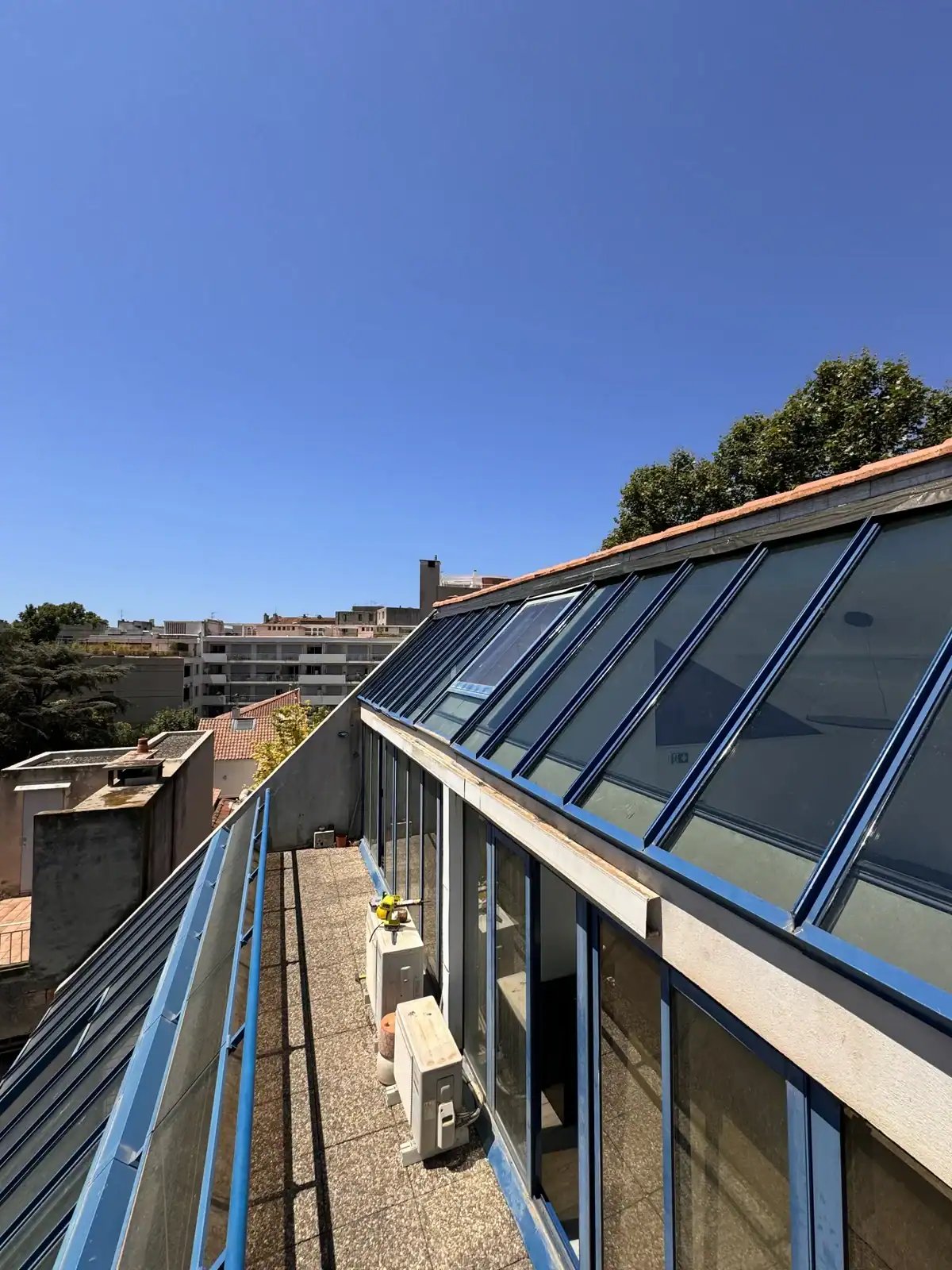 Rénovation de verrière à Aubagne : structure, vitrage et étanchéité