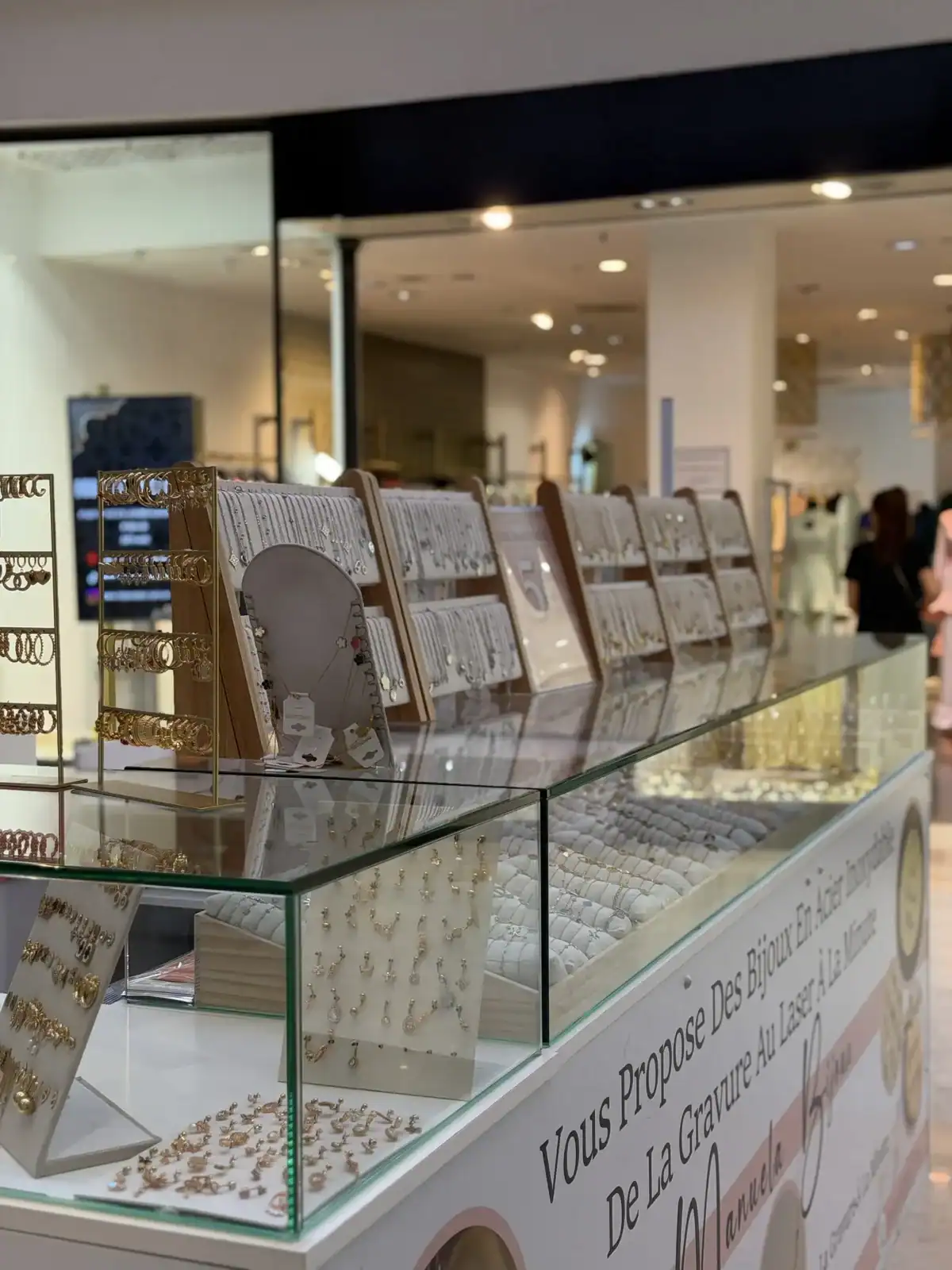 Vitrine de bijoux à Aubagne